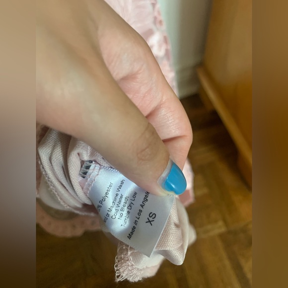 HOST PICK: LUCY IN THE SKY Camila Scallop Lace Bodycon in Dusty Pink XS - Picture 8 of 10